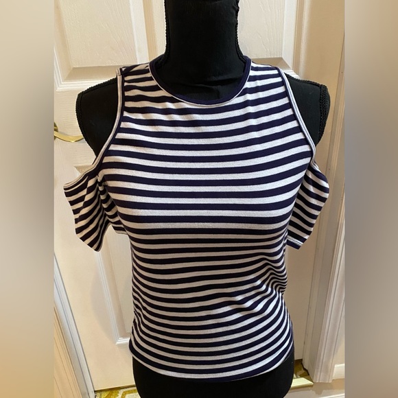 Abercrombie & Fitch Size M Black & White Striped Peekaboo Shoulder Shirt - Picture 1 of 4